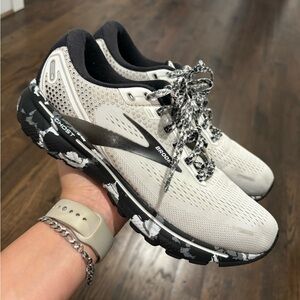 Brooks Ghost Sneakers in Black and White